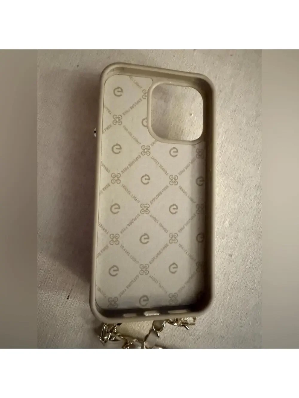 Custype quilted cream iPhone 15 pro Max Crossbody Case w sunglass case NWOT